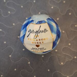 Bath & Body Gingham bath bomb - new